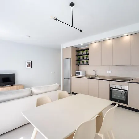 Moott Homes Arco De Braulio 1b Apartment *
